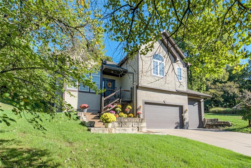 17212 W 68th Street, Shawnee, KS: listing photo 3