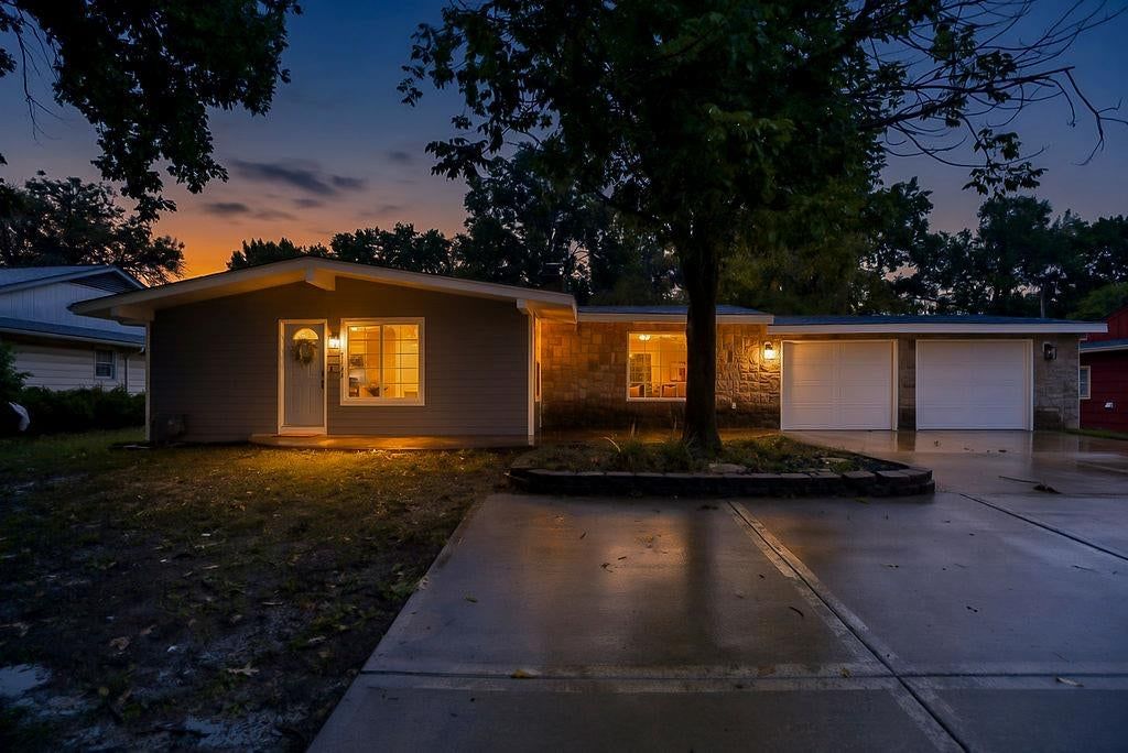 7132 Parallel Parkway, Kansas City, KS: listing photo 3