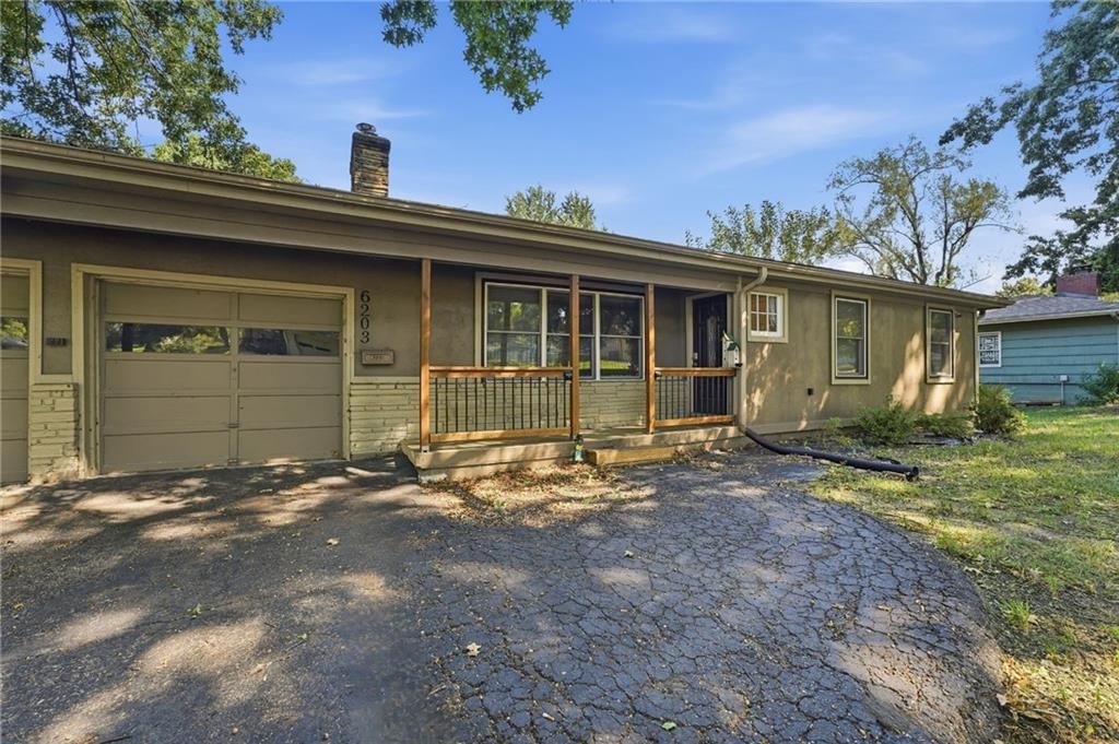 6203 Hedges Avenue, Raytown, MO: listing photo 3