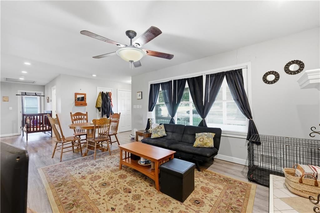 Photo 6 of 29 - 6203 Hedges Avenue, Raytown, MO 64133