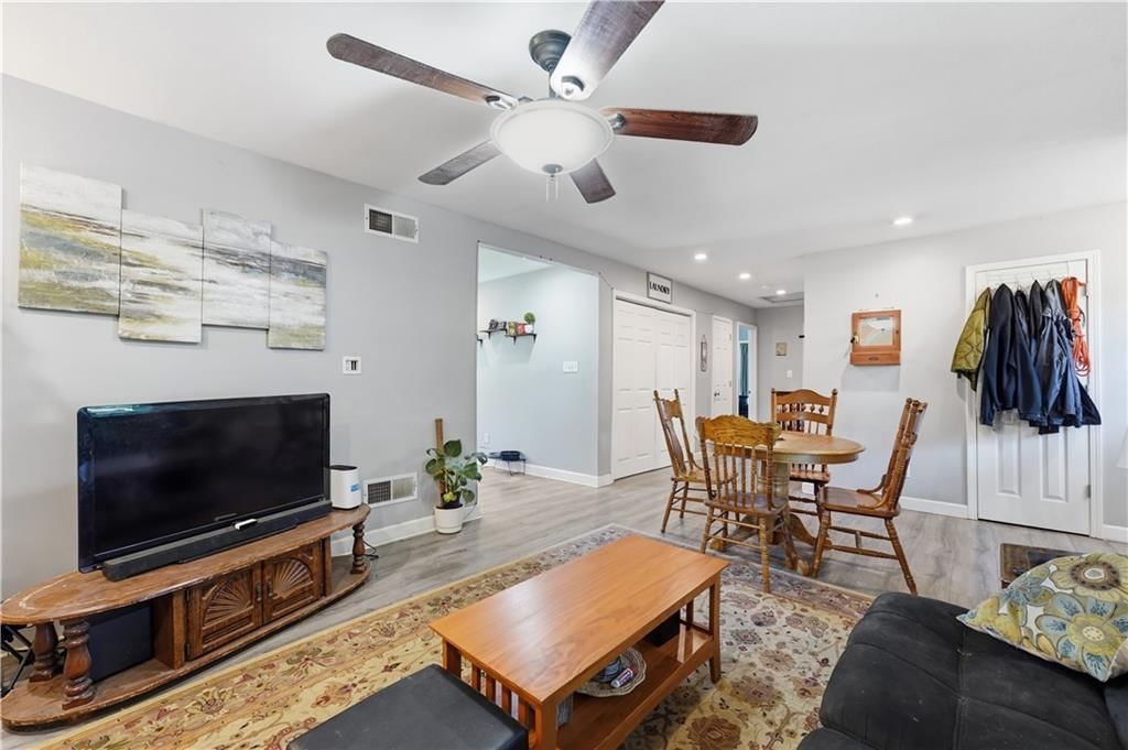 Photo 7 of 29 - 6203 Hedges Avenue, Raytown, MO 64133