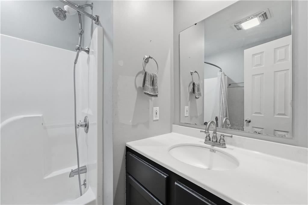 Photo 11 of 29, 6203 Hedges Avenue, Raytown, MO 64133