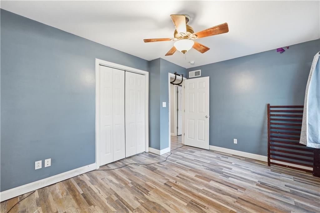 Photo 13 of 29 - 6203 Hedges Avenue, Raytown, MO 64133