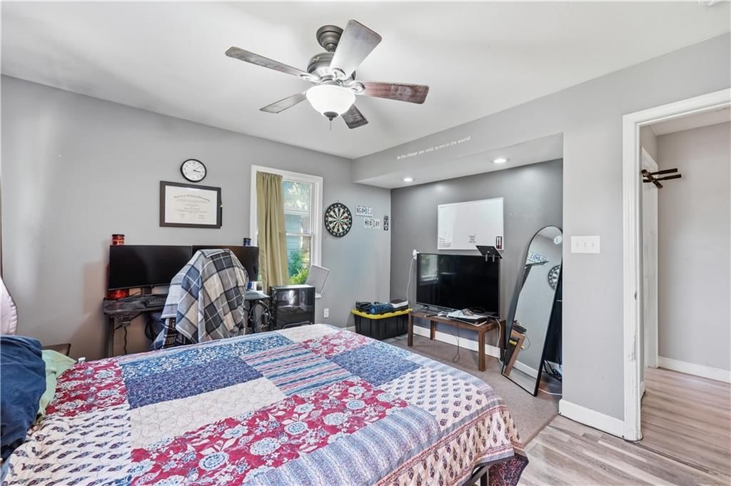 Photo 15 of 29 - 6203 Hedges Avenue, Raytown, MO 64133