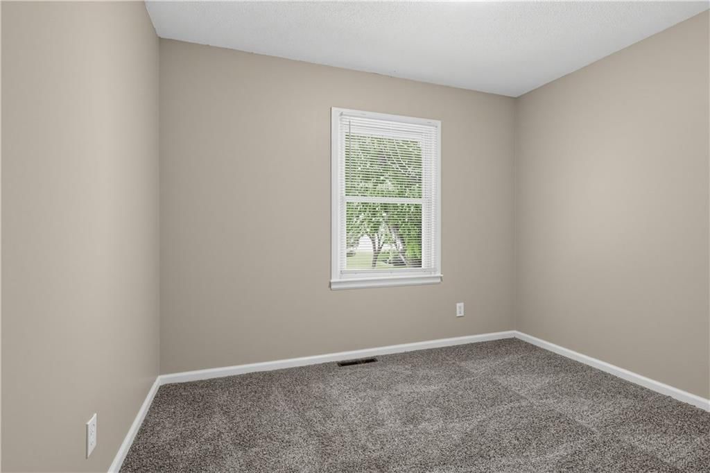 Photo 17 of 28 - 11727 FREMONT Avenue, Kansas City, MO 64134