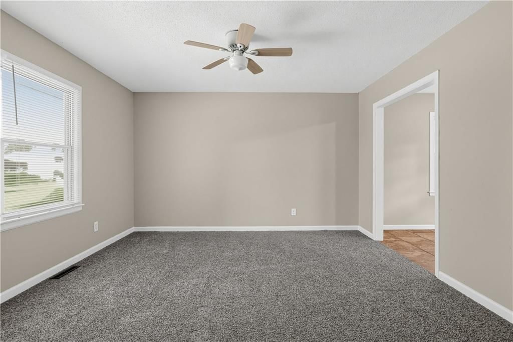 Photo 12 of 28 - 11727 FREMONT Avenue, Kansas City, MO 64134