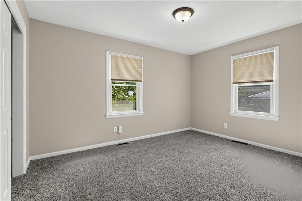 Photo 18 of 28 - 11727 FREMONT Avenue, Kansas City, MO 64134