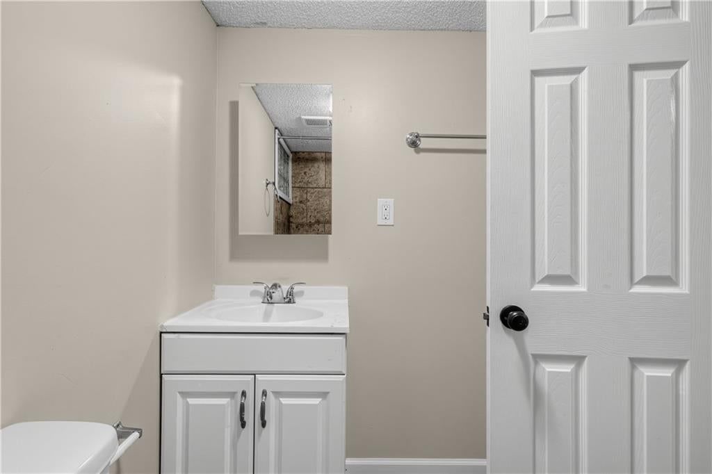Photo 22 of 28 - 11727 FREMONT Avenue, Kansas City, MO 64134