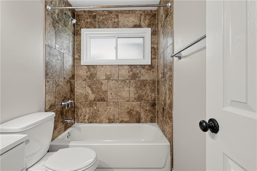 Photo 19 of 28 - 11727 FREMONT Avenue, Kansas City, MO 64134