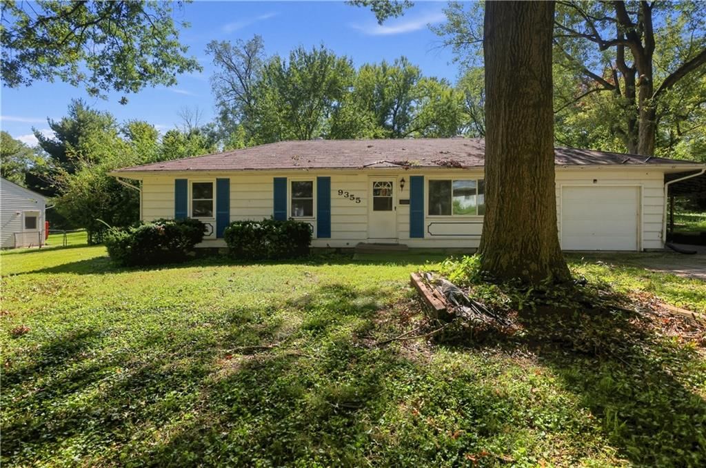 9355 E 69th Street, Raytown, MO: listing photo 2