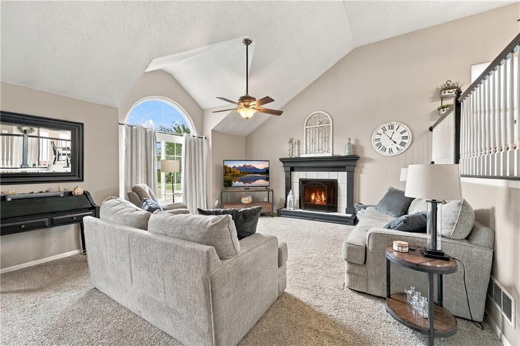 2506 NE Springbrook Street, Blue Springs, MO: listing photo 3