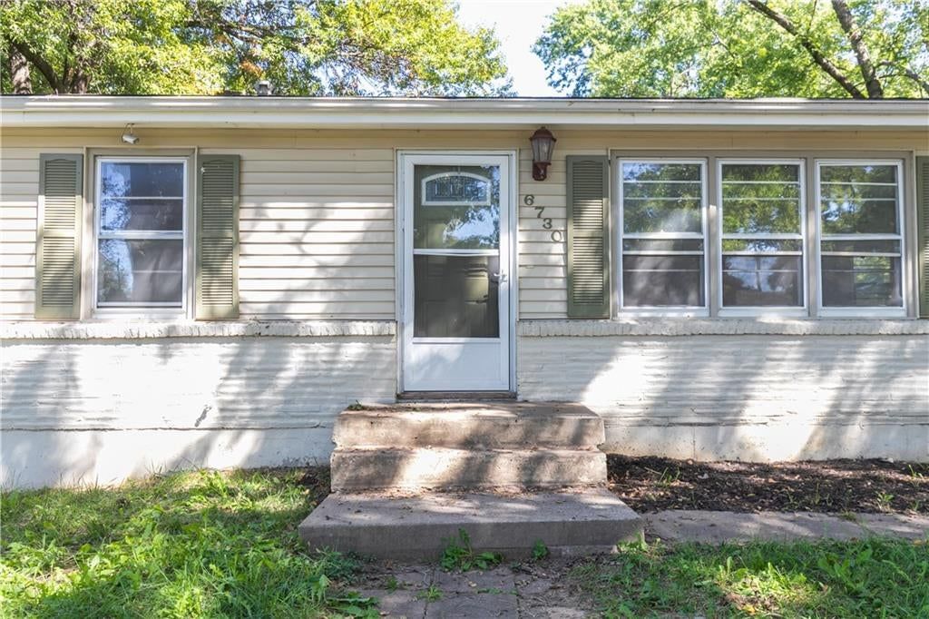 6730 NE Ridgeway Avenue, Kansas City, MO: listing photo 2