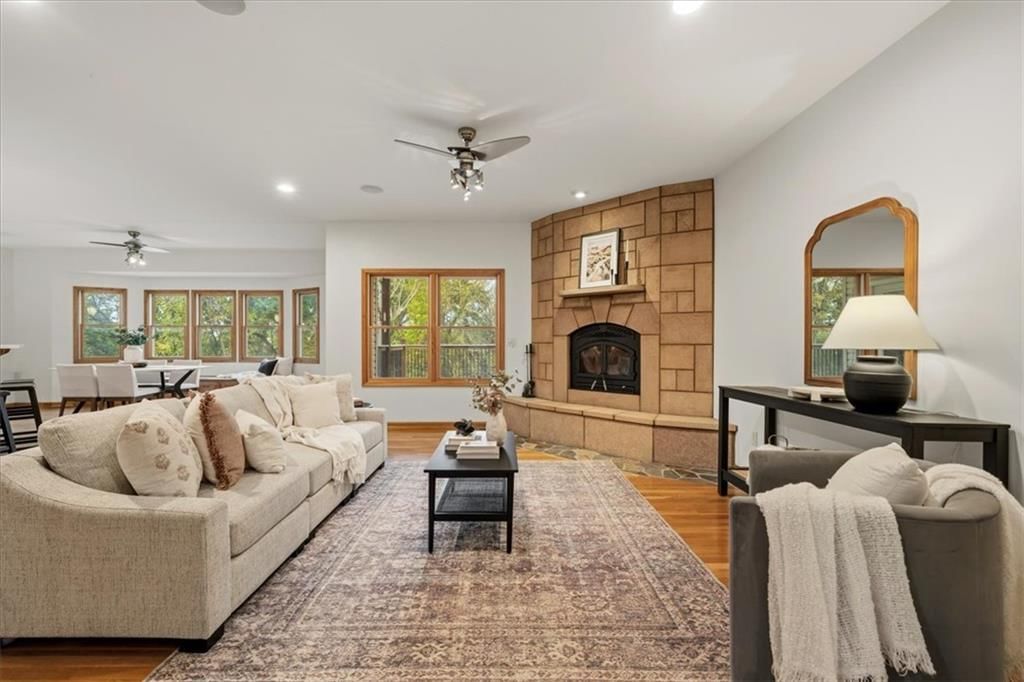 326 S Blue Grass Drive, Bonner Springs, KS