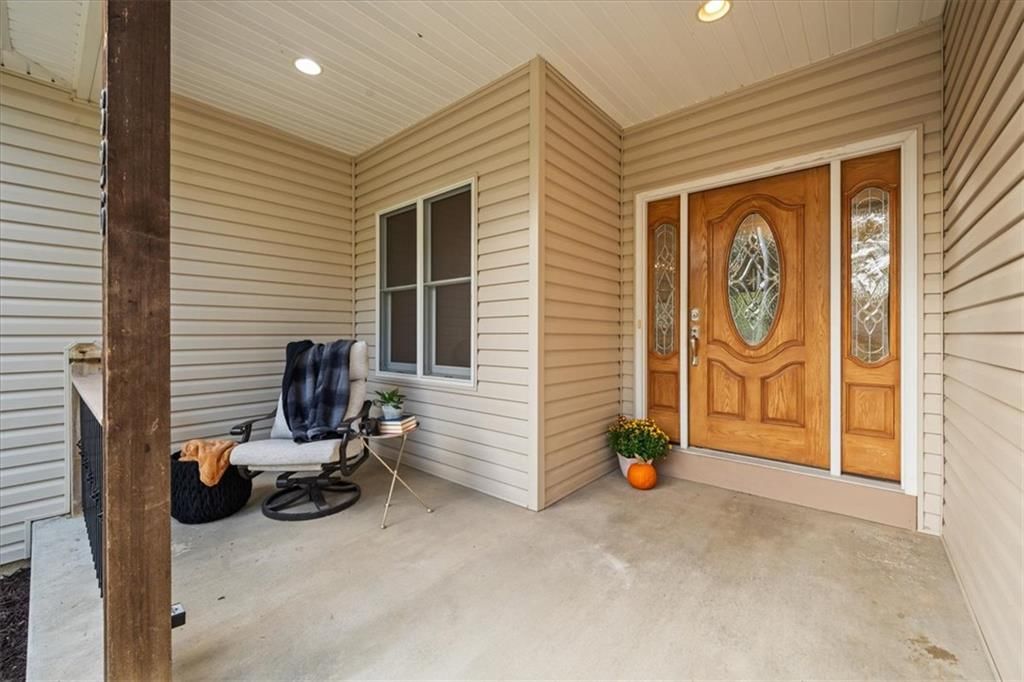 326 S Blue Grass Drive, Bonner Springs, KS: listing photo 2