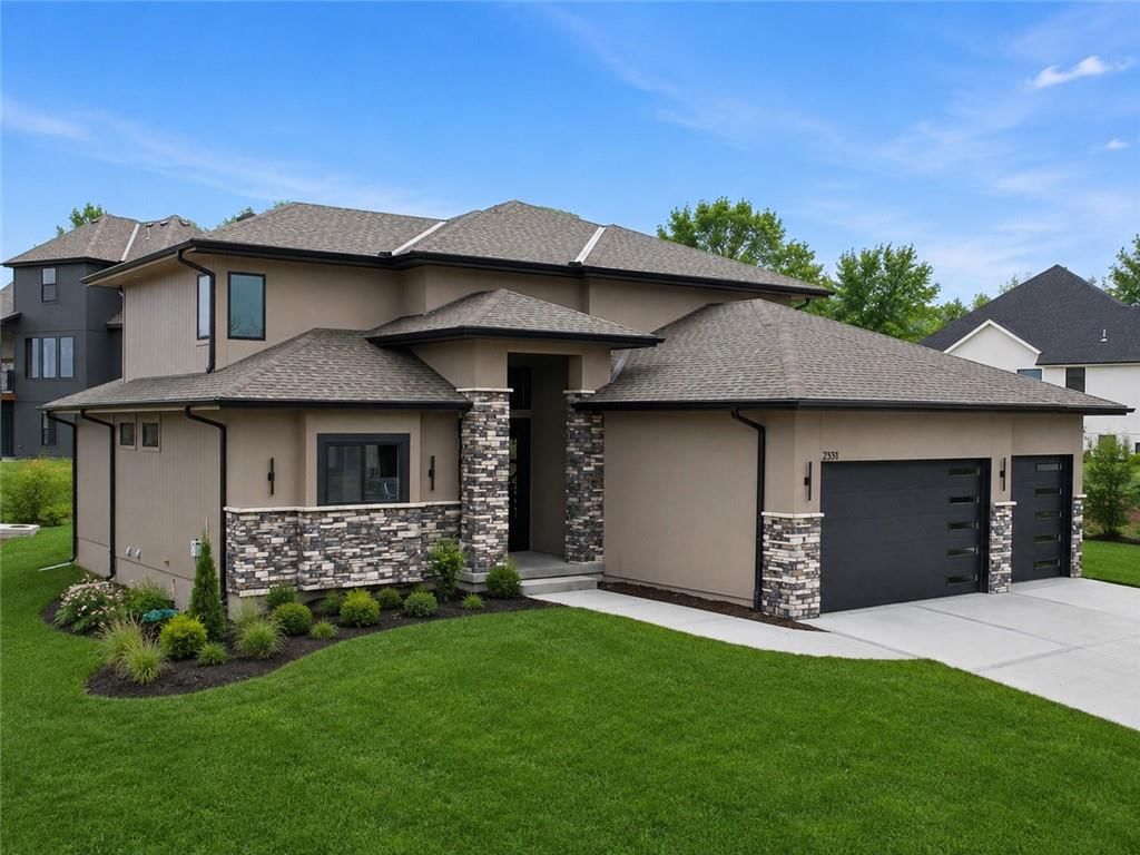 2531 NE Woodland Oak Circle, Lee's Summit, MO: listing photo 3