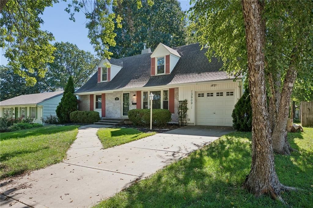 3909 NE 50th Street, Kansas City, MO: listing photo 2
