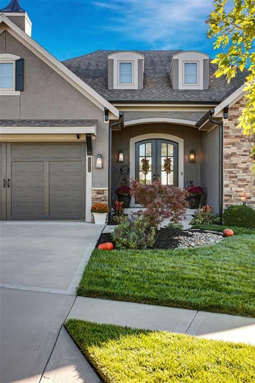 17225 Bradshaw Street, Overland Park, KS: listing photo 3
