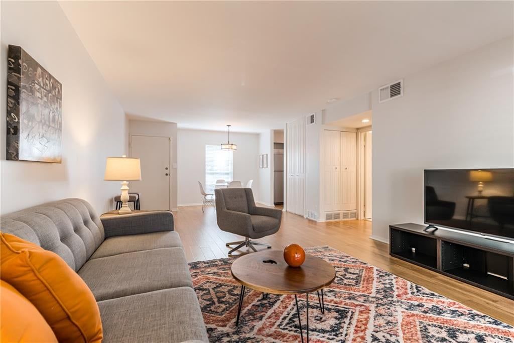 5185 W 75 Street, Prairie Village, KS: listing photo 3