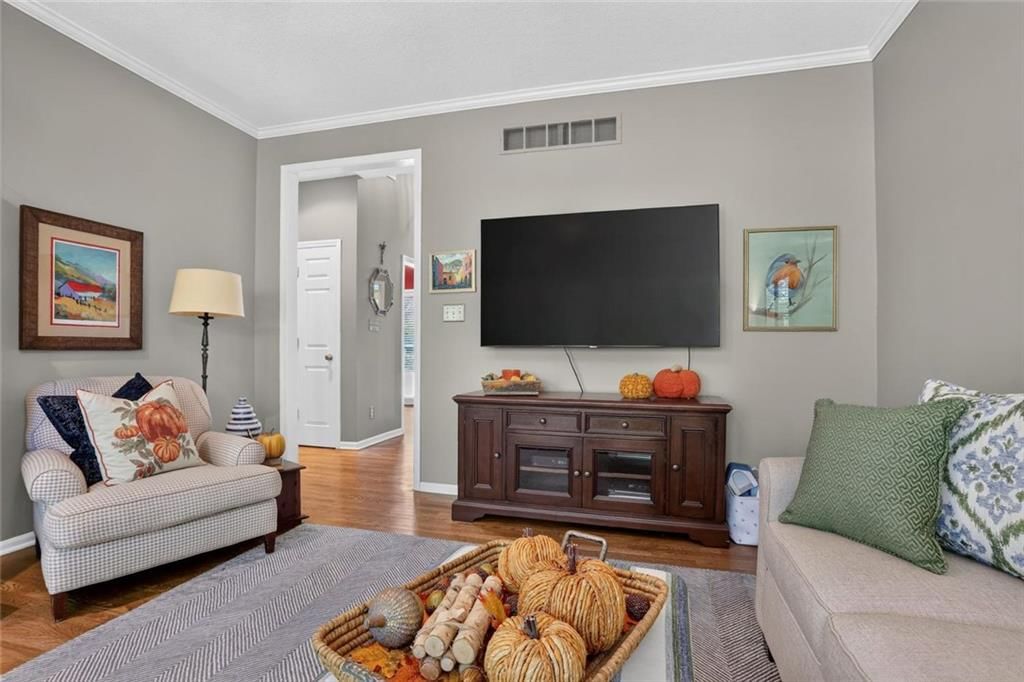 Photo 6 of 42 - 7808 NW 76th Place, Kansas City, MO 64152