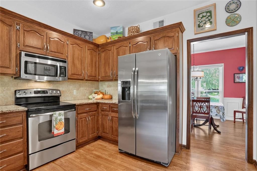 Photo 9 of 42 - 7808 NW 76th Place, Kansas City, MO 64152