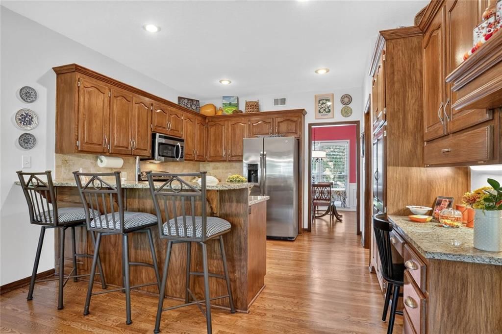 Photo 10 of 42 - 7808 NW 76th Place, Kansas City, MO 64152