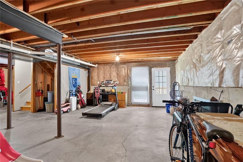 Photo 35 of 42 - 7808 NW 76th Place, Kansas City, MO 64152