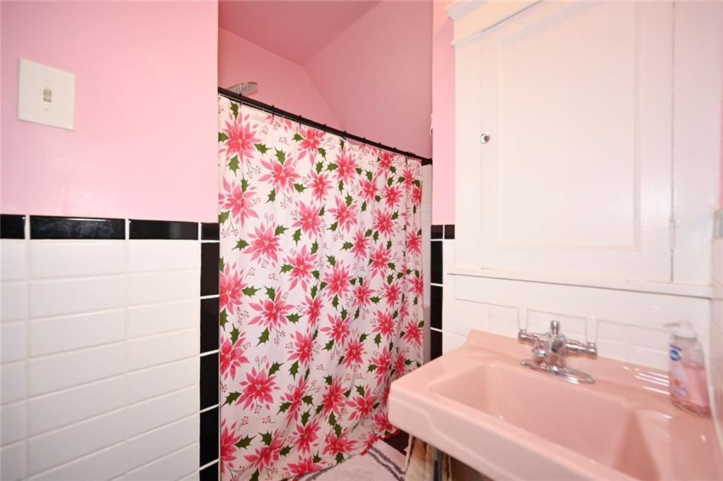 Photo 27: frameless glass shower, 4222 Terrace Street, Kansas City, MO 64111
