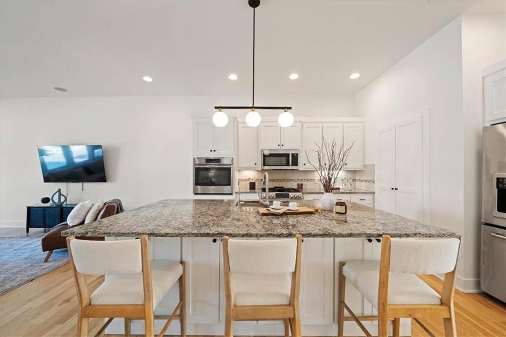 4727 Mercier Street — photo 11