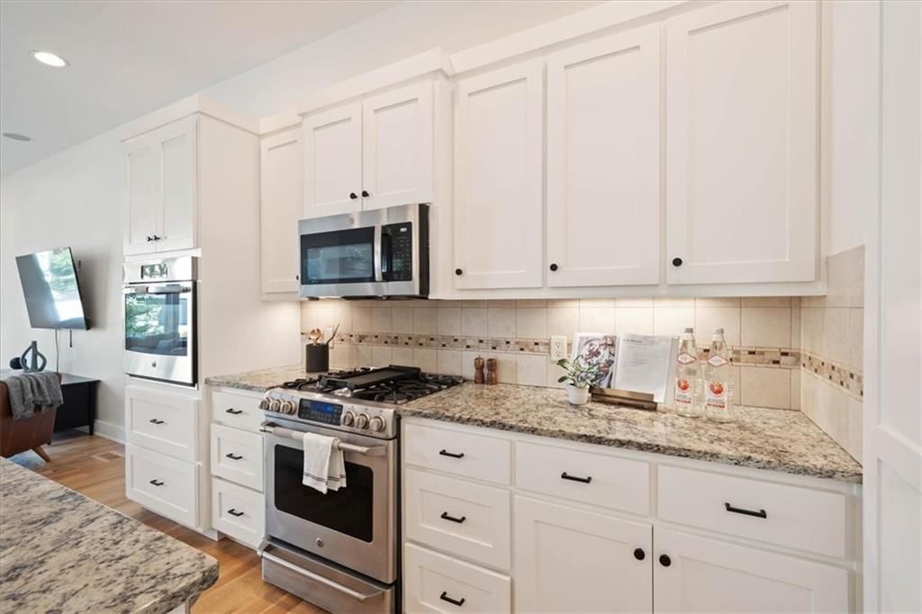 4727 Mercier Street — photo 12