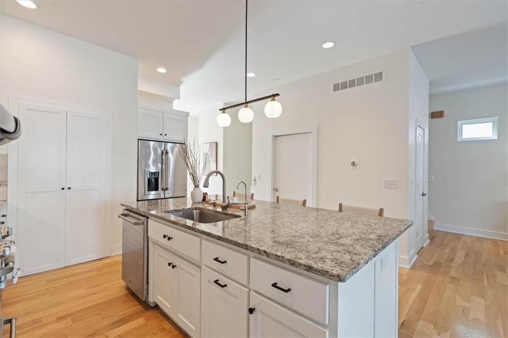 4727 Mercier Street — photo 13