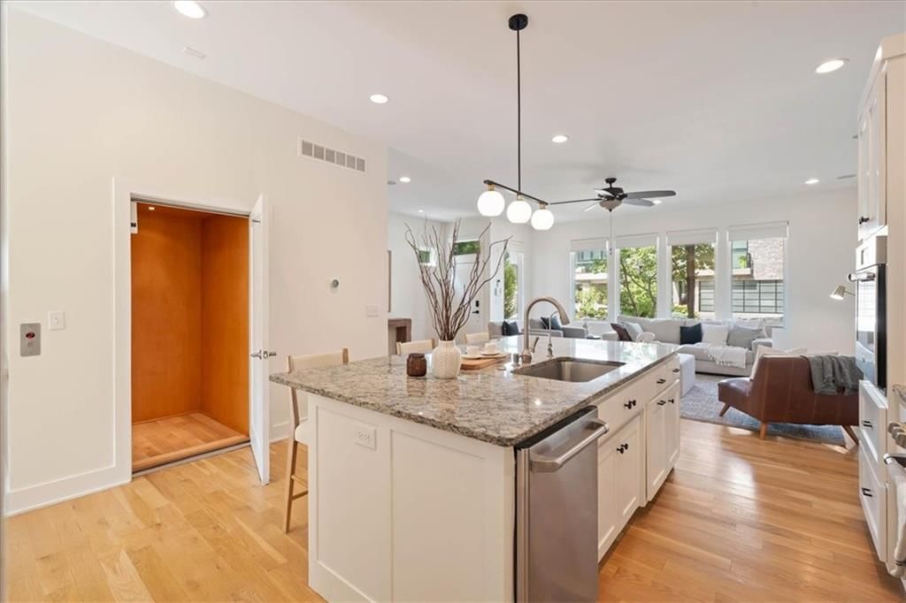 4727 Mercier Street — photo 16