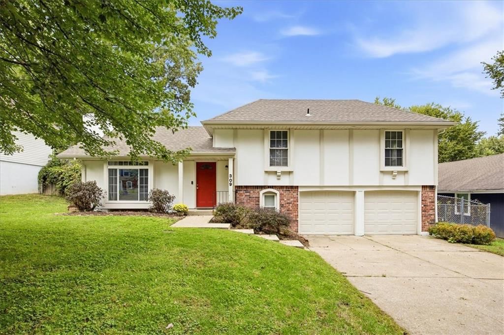 309 SW Richwood Lane, Blue Springs, MO: listing photo 2