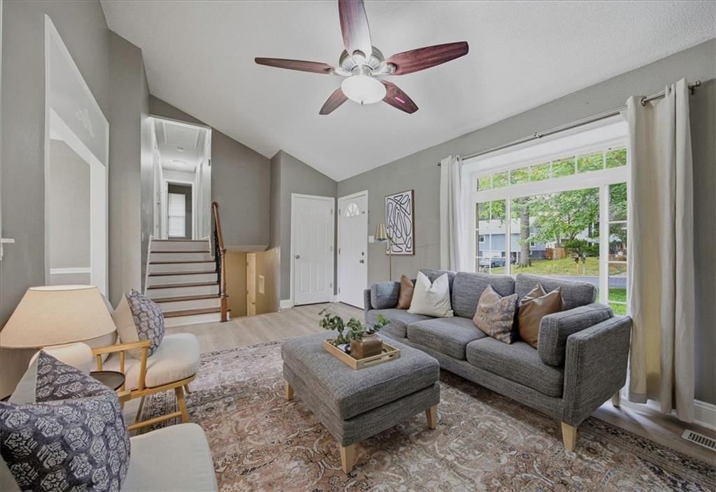 309 SW Richwood Lane, Blue Springs, MO