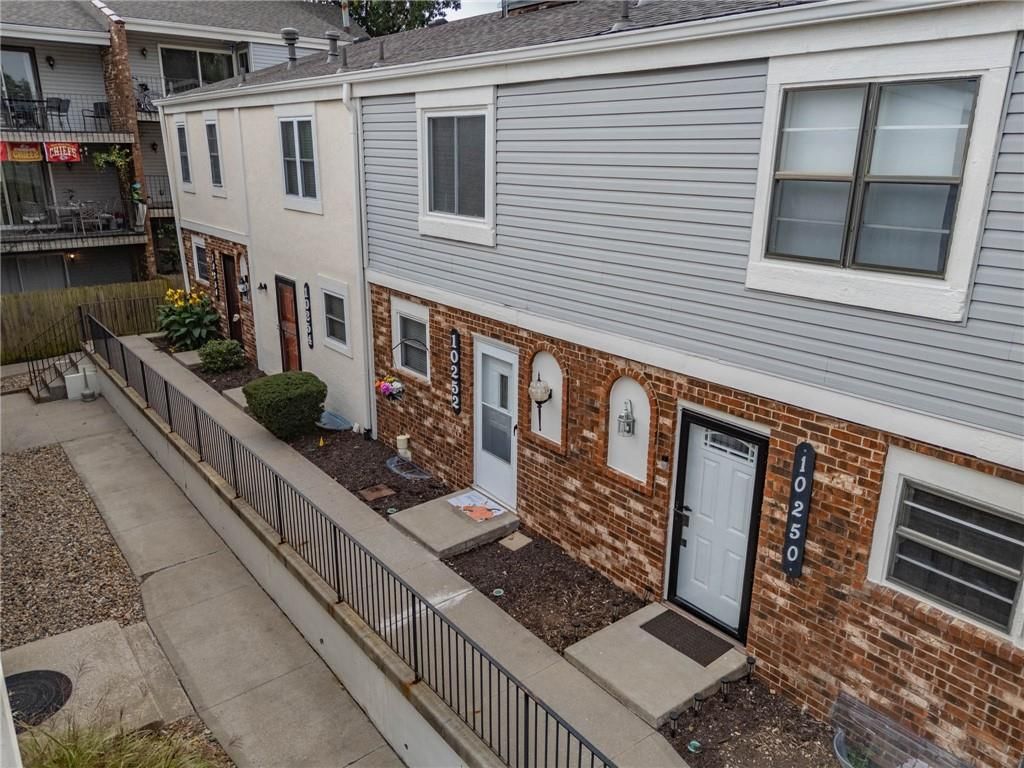 10252 W 96TH Terrace, Overland Park, KS