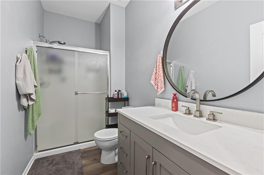 Double vanity at 3514 NW 95th Street, Kansas City, MO 64154