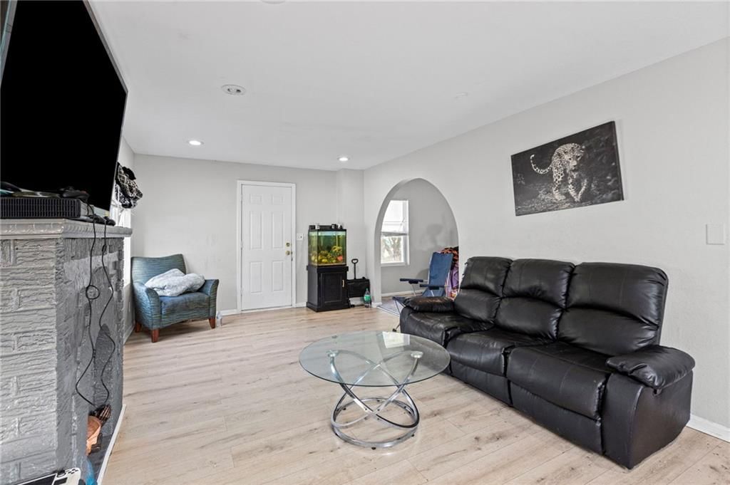 3713 Wood Avenue — photo 3