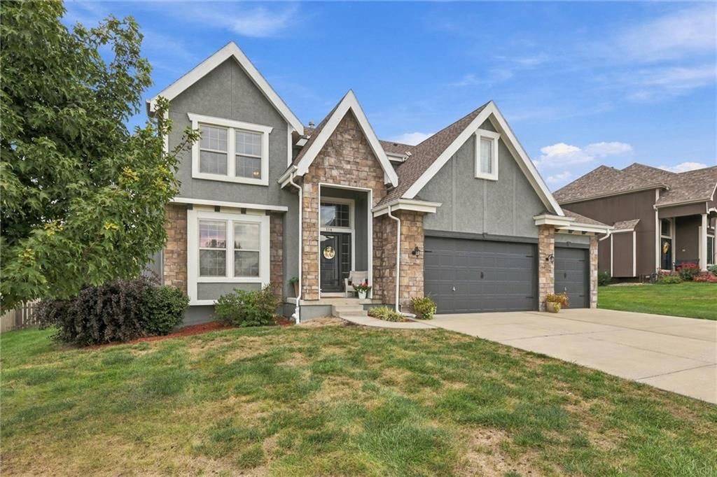 114 S Eastglen Drive, Raymore, MO: listing photo 3