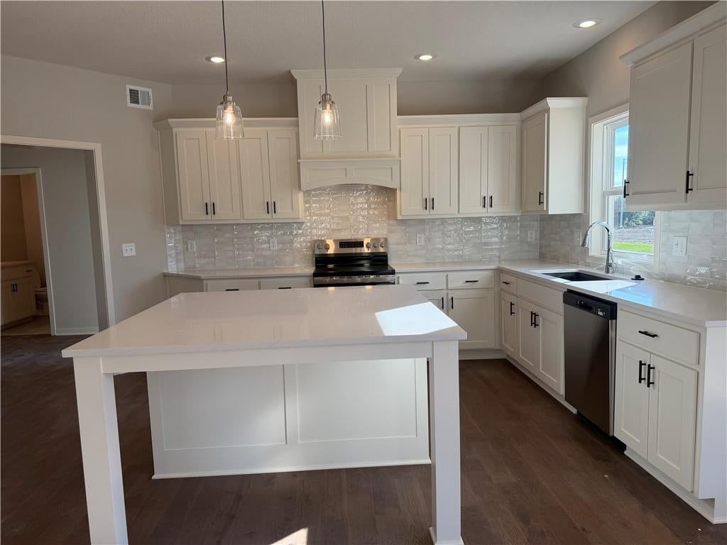 11404 S Emerald Street, Olathe, KS: listing photo 3