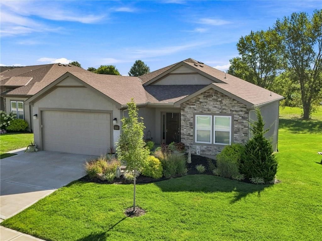 2113 Greenfield Point, Kearney, MO: listing photo 2