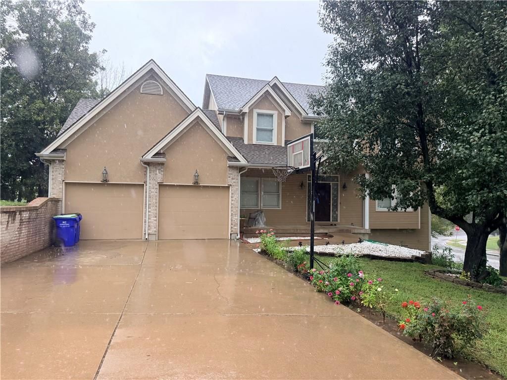 5904 Albervan Street, Shawnee, KS: listing photo 3