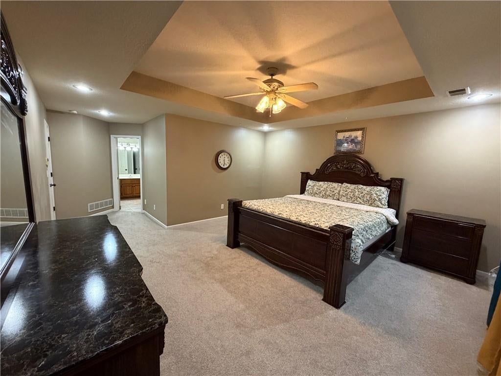Photo 12 of 28 - 5904 Albervan Street, Shawnee, KS 66216