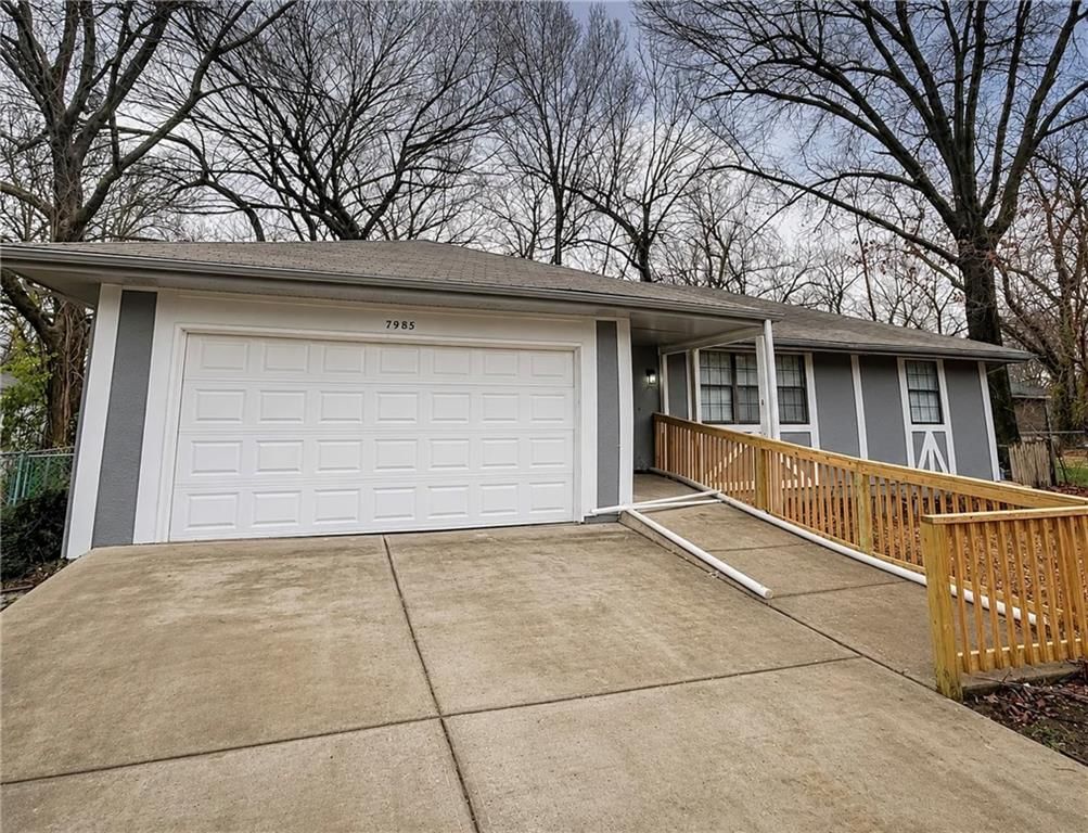 9201 W 98th Terrace, Overland Park, KS: listing photo 3