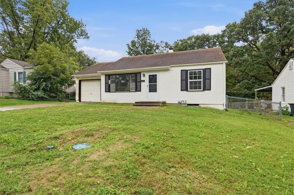 909 E 100th Terrace, Kansas City, MO: listing photo 2