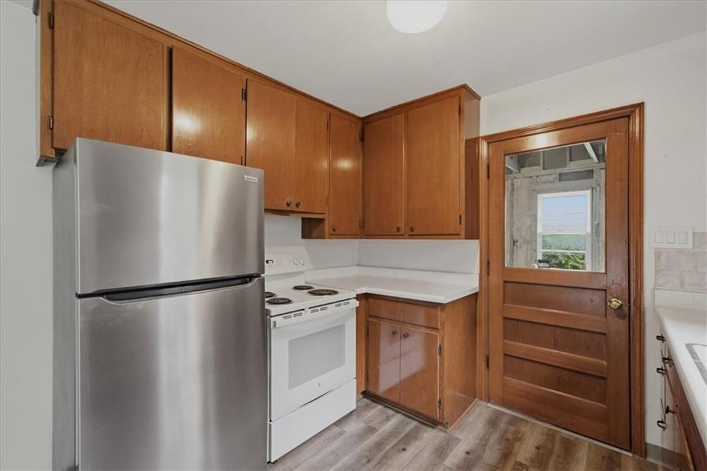 Photo 11 of 24 - 909 E 100th Terrace, Kansas City, MO 64131