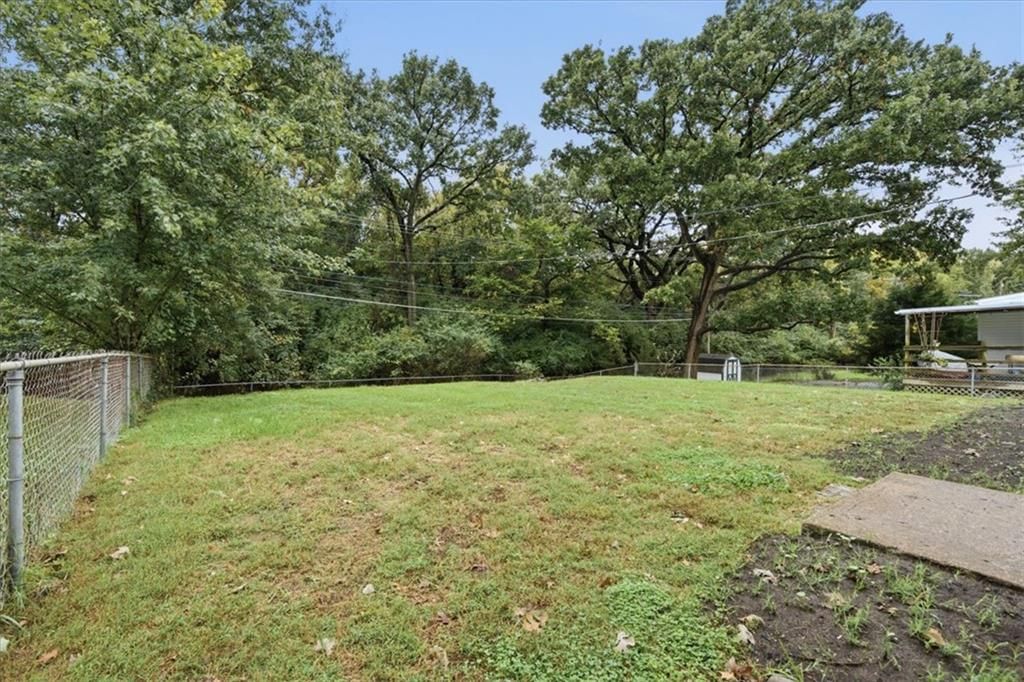 Mature trees at 909 E 100th Terrace, Kansas City, MO 64131
