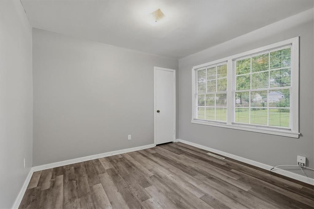 Photo 16 of 22 - 10002 Belmont Avenue, Kansas City, MO 64134