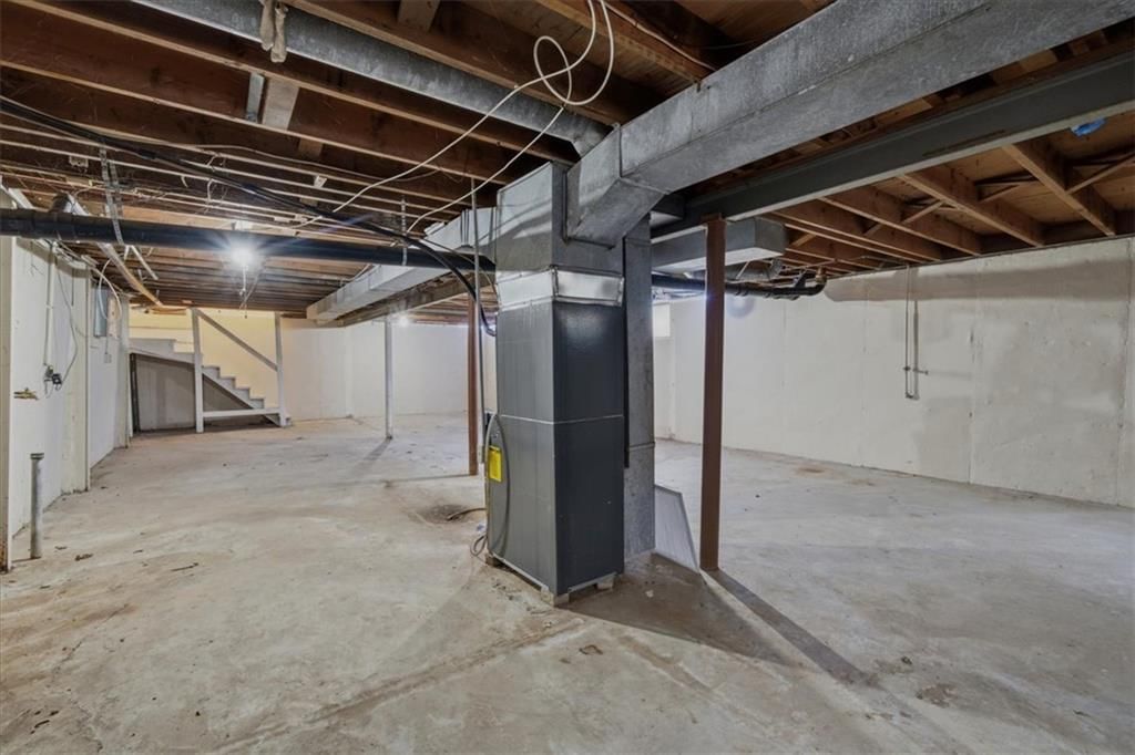 Photo 18 of 22 - 10002 Belmont Avenue, Kansas City, MO 64134