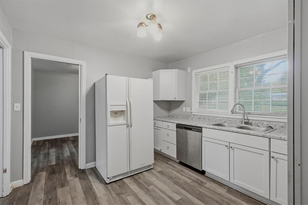 Photo 8 of 22 - 10002 Belmont Avenue, Kansas City, MO 64134