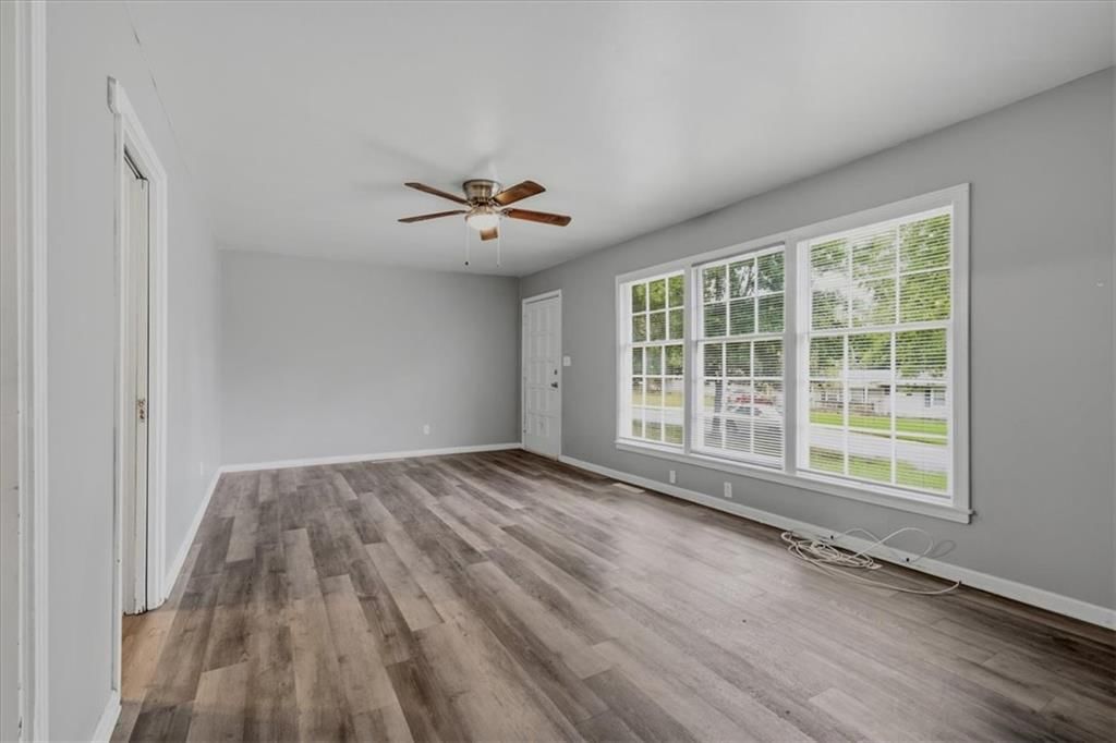 Photo 4 of 22 - 10002 Belmont Avenue, Kansas City, MO 64134