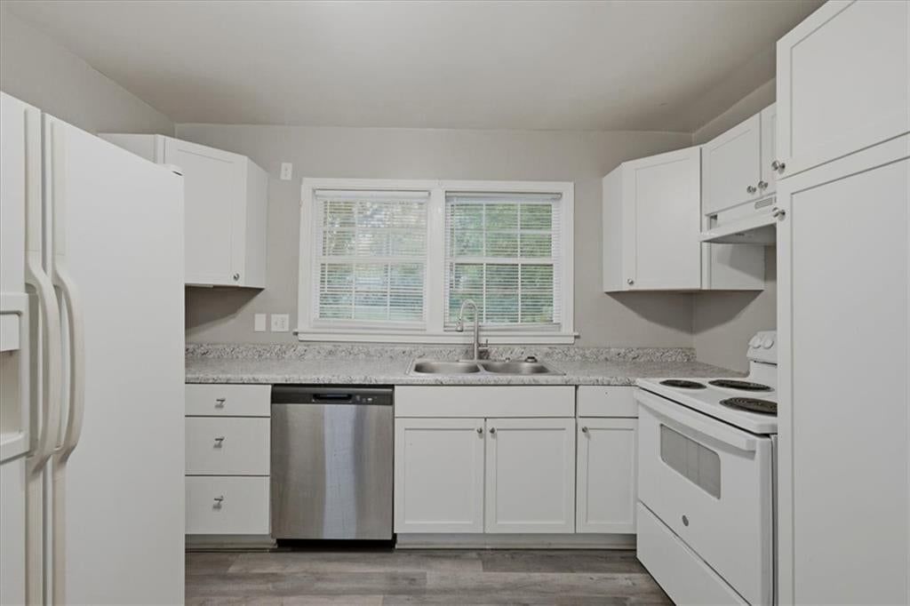 Photo 7 of 22 - 10002 Belmont Avenue, Kansas City, MO 64134